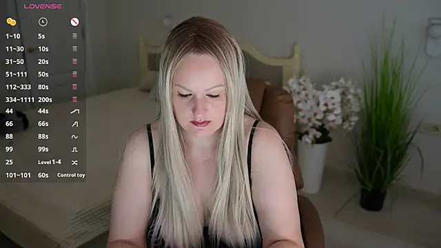 Snapshot of MariemLui chatting on May 19, 2026, 7:47 am MariemLui online show from May 19, 2026, 7:47 am