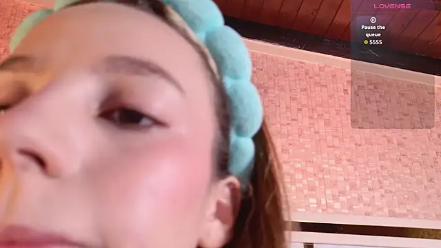 ambar rosse25 online show from October 27, 2025, 11:36 am