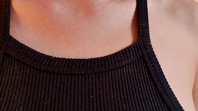 ambar rosse25 online show from November 30, 2025, 11:36 am