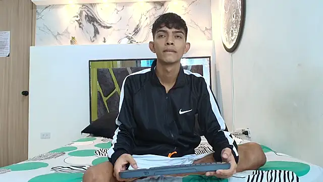 PRETTY SEX1 online show from November 28, 2025, 7:11 am