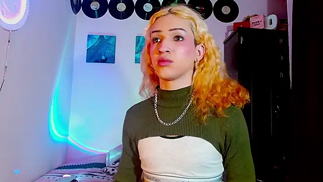 meghan devil  online show from December 17, 2025, 4:40 am