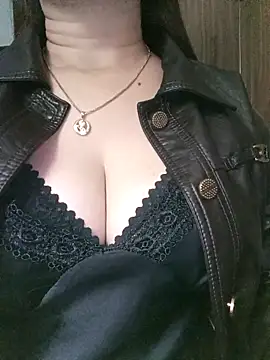 Snapshot of Zika_23 chatting on November 17, 2025, 3:18 pm Zika 23 online show from November 17, 2025, 3:18 pm