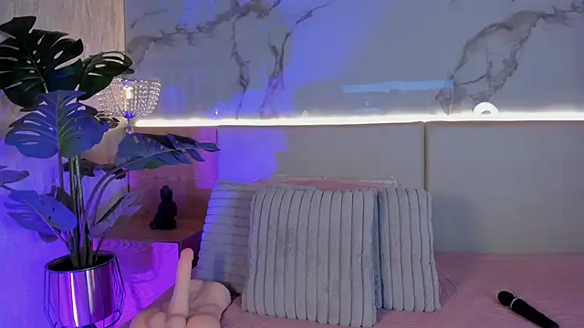 ValSmith  online show from December 2, 2025, 3:45 am