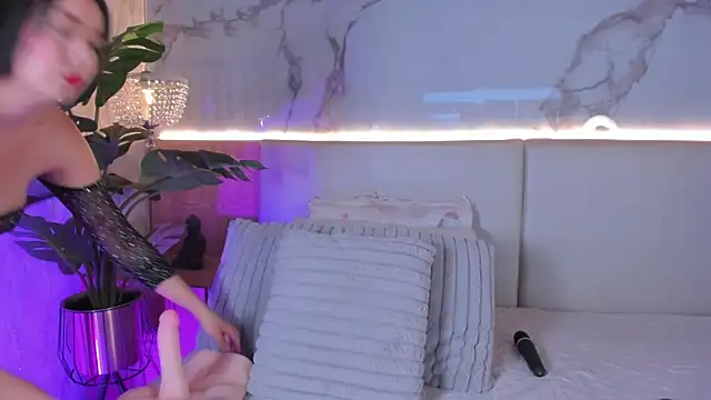 Snapshot of ValSmith_ chatting on December 18, 2025, 3:56 am ValSmith online show from December 18, 2025, 3:56 am