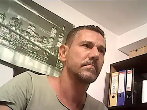 Snapshot of mastercharisma35 chatting on September 17, 2025, 4:52 pm mastercharisma35 online show from September 17, 2025, 4:52 pm