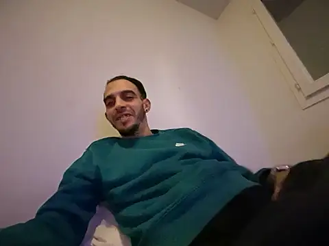 Snapshot of rebeu31313 chatting on December 14, 2025, 3:45 am rebeu31313 online show from December 14, 2025, 3:45 am