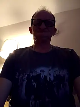 Snapshot of VaryingSundries chatting on April 12, 2026, 9:20 pm VaryingSundries online show from April 12, 2026, 9:20 pm