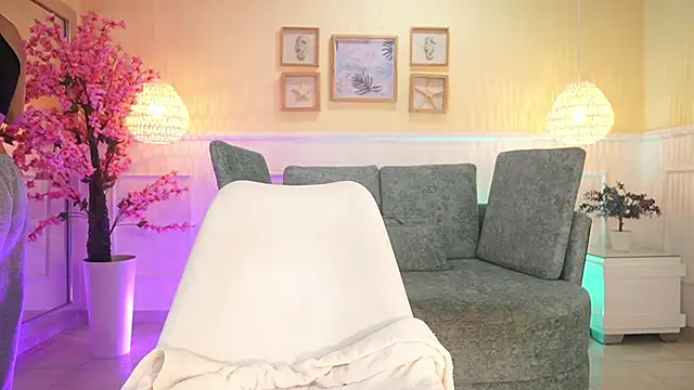 NicoleCrawft online show from November 5, 2025, 7:03 pm