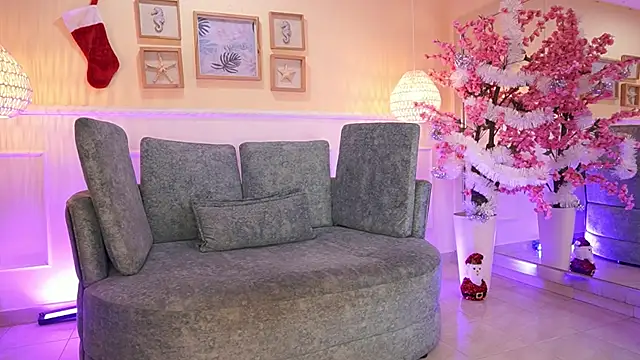 NicoleCrawft online show from December 5, 2025, 7:10 pm