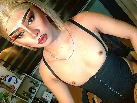 Snapshot of Queen_yasii_88 chatting on April 15, 2026, 2:35 pm Queen yasii 88 online show from April 15, 2026, 2:35 pm