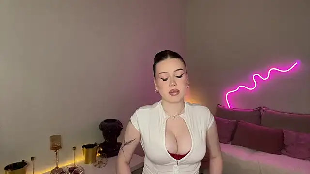 Snapshot of mistress_of_hearts chatting on June 16, 2026, 12:41 pm mistress of hearts online show from June 16, 2026, 12:41 pm