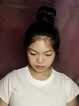 Snapshot of Thy00__ chatting on October 17, 2025, 2:37 am Thy00   online show from October 17, 2025, 2:37 am