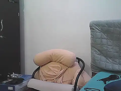 morenocabro10 online show from November 9, 2025, 7:12 pm