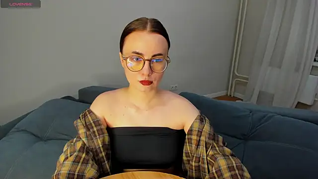 Snapshot of MewStella chatting on April 27, 2026, 3:21 pm MewStella online show from April 27, 2026, 3:21 pm