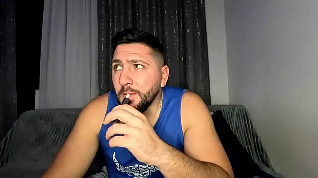 Gold Alpha Boy online show from November 4, 2025, 5:23 pm