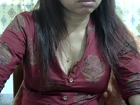 CHAMELI4747 online show from May 11, 2026, 9:04 am