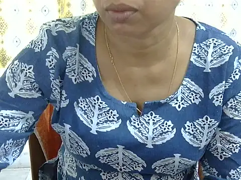 CHAMELI4747 online show from May 28, 2026, 9:06 am