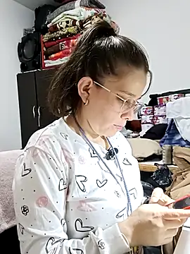 Isabella5 Brown  online show from October 30, 2025, 6:52 pm