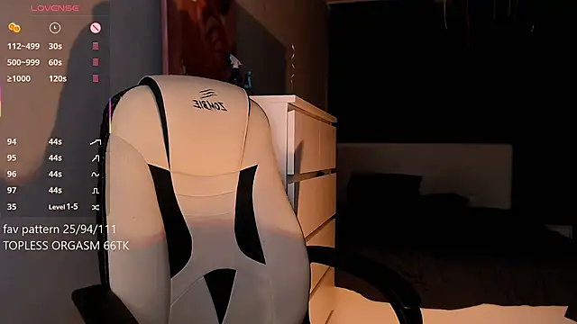 Snapshot of Aura_boobss chatting on March 27, 2026, 9:47 pm Aura boobss online show from March 27, 2026, 9:47 pm