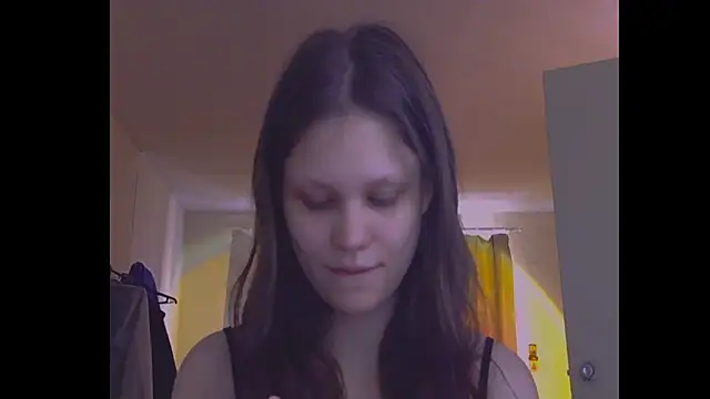 Snapshot of Lunliss chatting on August 2, 2026, 4:27 pm Lunliss online show from August 2, 2026, 4:27 pm