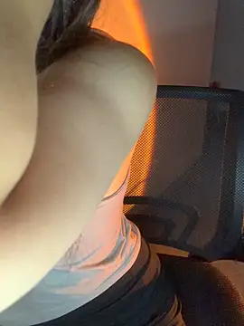 Tinasx56 online show from December 3, 2025, 2:48 pm