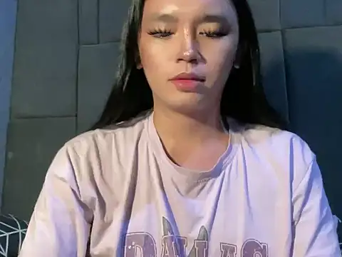 Claudia Johnson online show from November 4, 2025, 6:29 pm