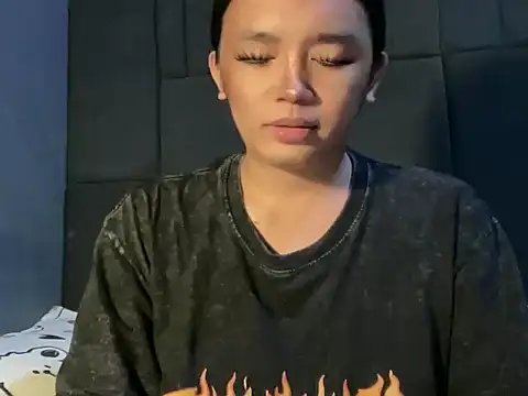 Claudia Johnson online show from November 14, 2025, 2:21 am