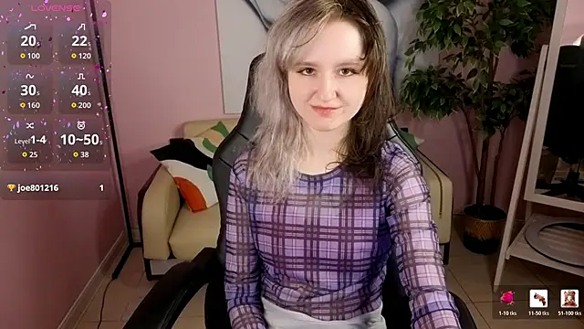 Snapshot of girl_next_doorr chatting on June 7, 2026, 12:53 pm girl next doorr online show from June 7, 2026, 12:53 pm