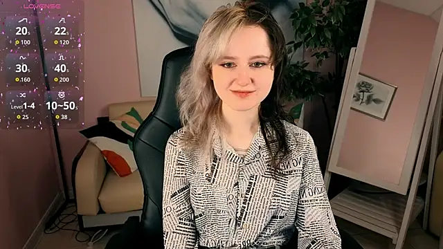 Snapshot of girl_next_doorr chatting on June 20, 2026, 1:14 pm girl next doorr online show from June 20, 2026, 1:14 pm