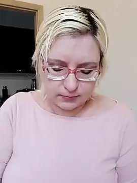 Snapshot of VikaKing chatting on October 24, 2025, 8:44 am VikaKing online show from October 24, 2025, 8:44 am