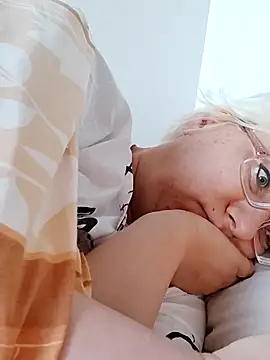 Snapshot of VikaKing chatting on November 23, 2025, 7:19 am VikaKing online show from November 23, 2025, 7:19 am