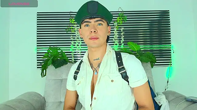 CamiiGuzmanX online show from January 16, 2026, 8:02 pm