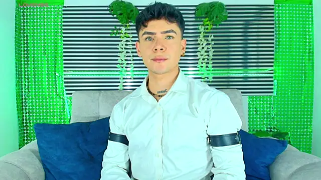 CamiiGuzmanX online show from March 20, 2026, 8:14 pm