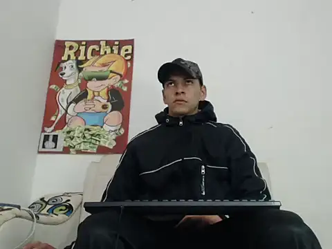 Snapshot of Thomasjons_ chatting on October 31, 2025, 10:00 pm Thomasjons online show from October 31, 2025, 10:00 pm