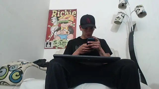 Snapshot of Thomasjons_ chatting on November 12, 2025, 3:01 pm Thomasjons online show from November 12, 2025, 3:01 pm