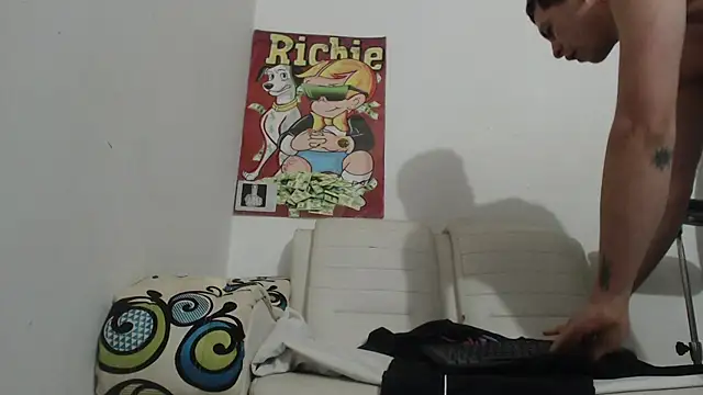 Snapshot of Thomasjons_ chatting on December 18, 2025, 8:48 pm Thomasjons online show from December 18, 2025, 8:48 pm