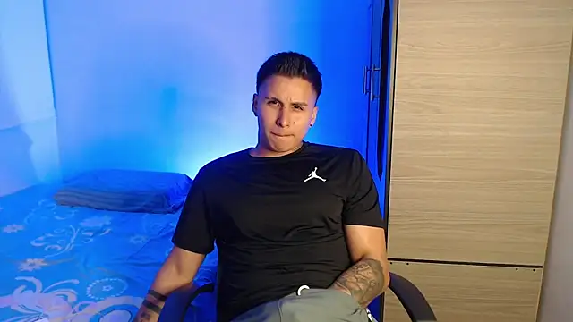 Snapshot of valentinosex1 chatting on January 13, 2026, 12:05 am valentinosex1 online show from January 13, 2026, 12:05 am