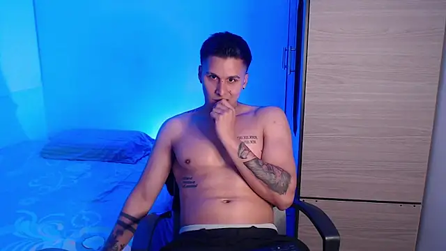 Snapshot of valentinosex1 chatting on January 14, 2026, 12:27 am valentinosex1 online show from January 14, 2026, 12:27 am