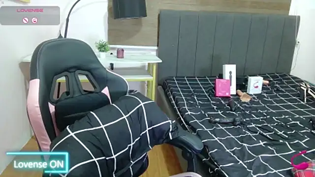 cumwetmebaby online show from May 3, 2026, 2:56 pm