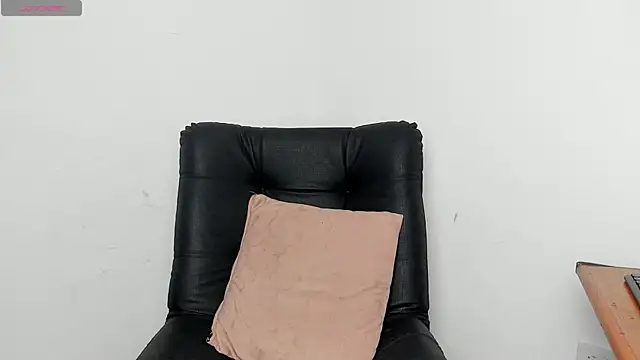 axel davis  online show from December 23, 2025, 1:36 am