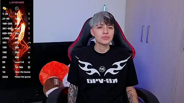 imlaiaaa online show from December 1, 2025, 10:15 pm