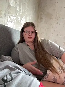 Snapshot of CurvyPaar2 chatting on February 18, 2026, 10:11 am CurvyPaar2 online show from February 18, 2026, 10:11 am