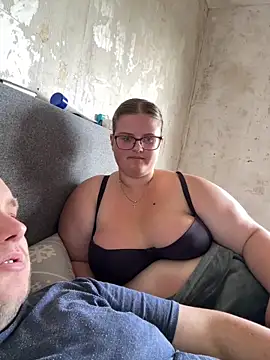 Snapshot of CurvyPaar2 chatting on June 14, 2026, 12:18 pm CurvyPaar2 online show from June 14, 2026, 12:18 pm