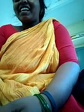 Snapshot of Hot_crety chatting on October 9, 2025, 4:10 am Hot crety online show from October 9, 2025, 4:10 am