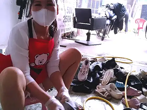 Snapshot of Luna359_ chatting on December 16, 2025, 2:27 am Luna359 online show from December 16, 2025, 2:27 am