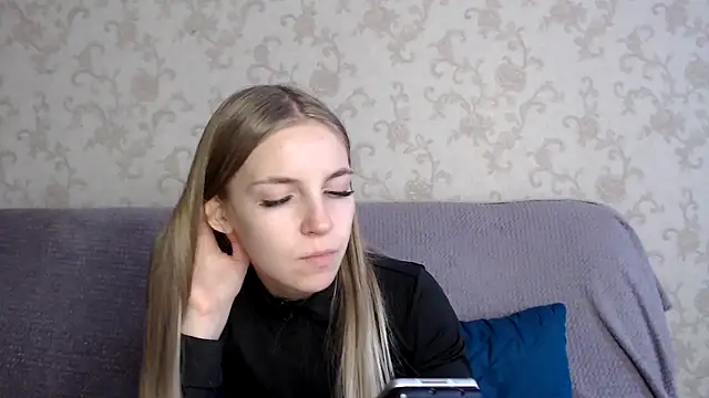 HitGyrl online show from November 16, 2025, 8:09 am