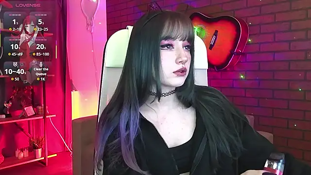 LiliLuna online show from February 19, 2026, 4:14 pm