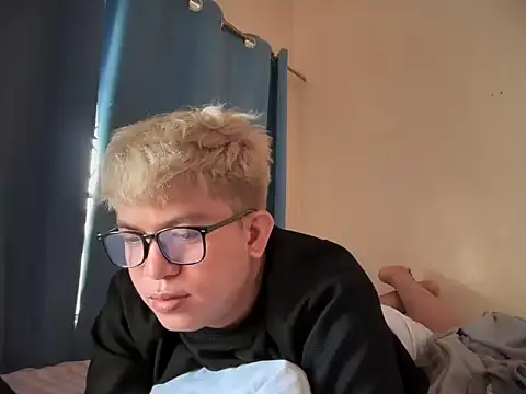 Snapshot of Fuckboii_intown chatting on April 15, 2026, 4:08 am Fuckboii intown online show from April 15, 2026, 4:08 am
