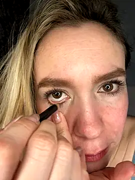 Snapshot of BritgetPsychol chatting on November 4, 2025, 2:32 am BritgetPsychol online show from November 4, 2025, 2:32 am