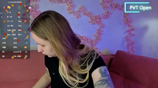 Snapshot of Rina_Panic chatting on November 23, 2025, 4:23 am Rina Panic online show from November 23, 2025, 4:23 am